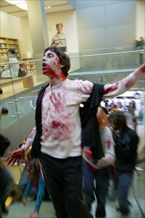 zombie-flash-mob-apple-store.jpg